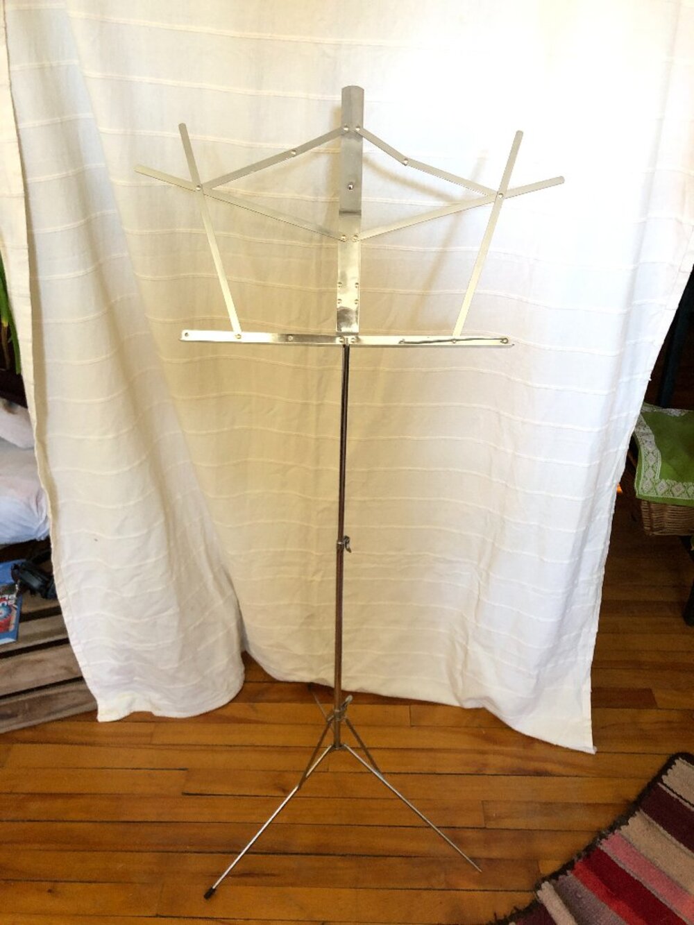 Metal music stand - adjustable